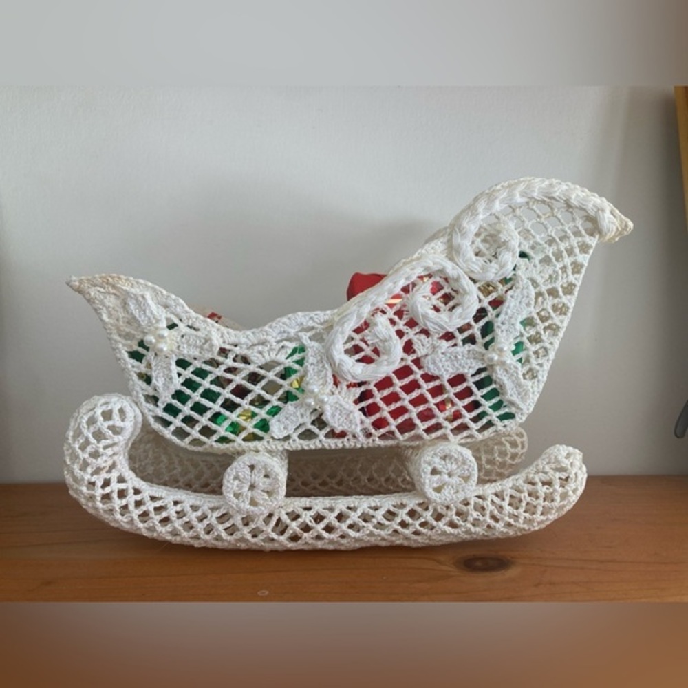 Vtg Crochet Sleigh With Presents Christmas Table Decor Home Winter Frost